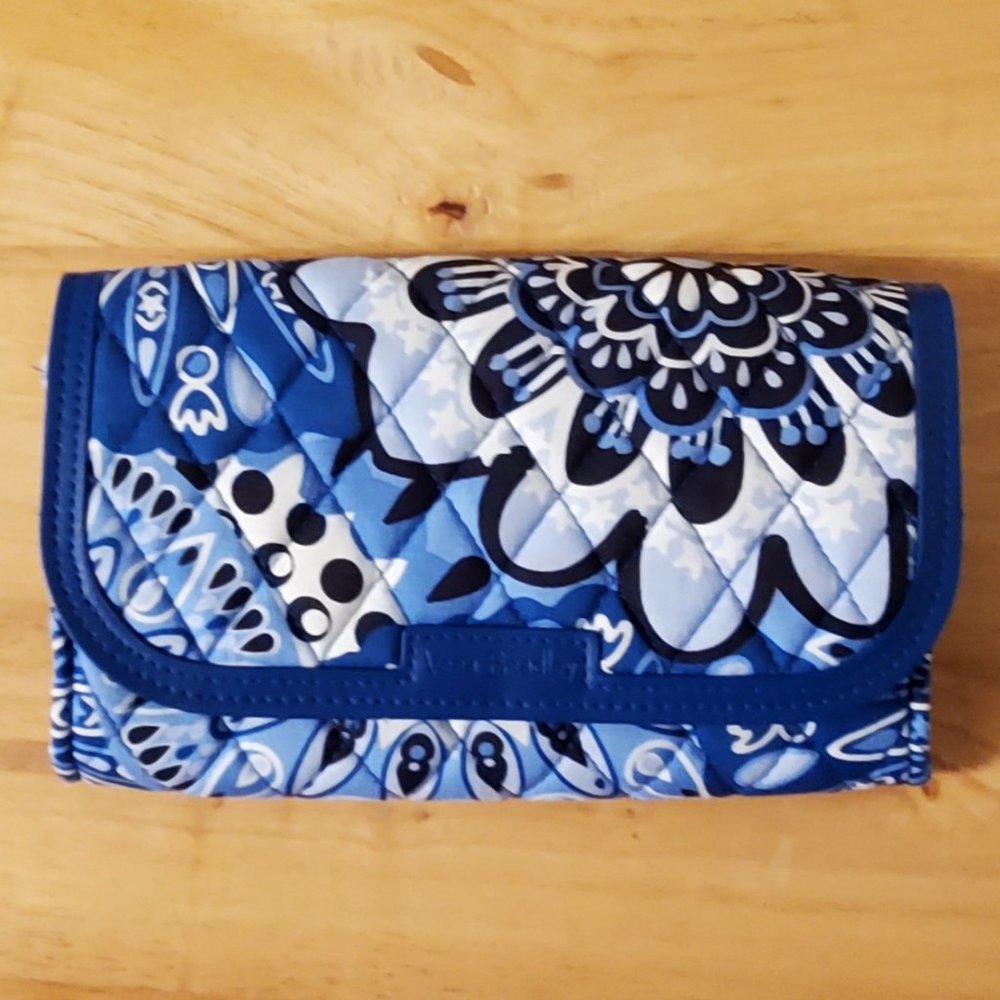 Vera Bradley Blue Star Medallion Trimmed Wristlet